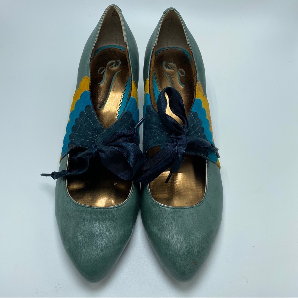 Poetic license leather heels retro/ vintage vibe